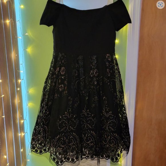 Akira Chicago Exclusive Fall 2016 Black & Gold Dress - Picture 1 of 13
